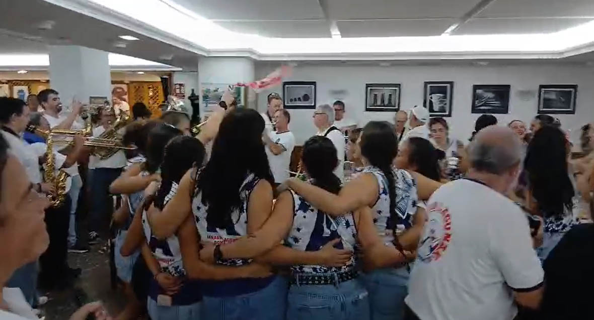 Arraun Lagunak, reciente vencedor de la Regata de La Concha celebra su victoria en casa de la Rioja